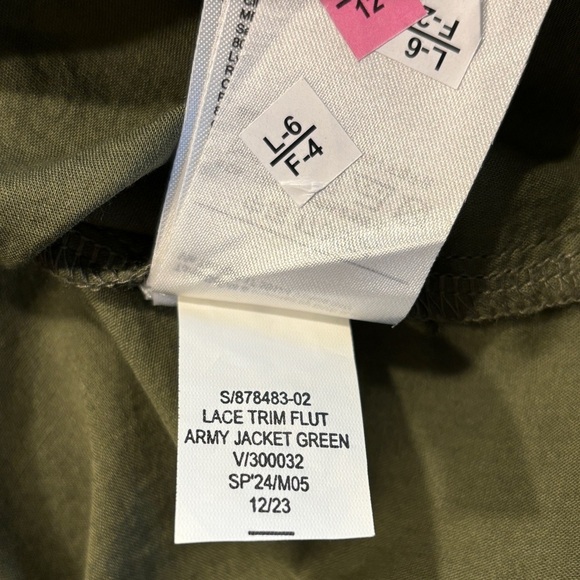 GAP Tie V-Neck Flutter Sleeve Lace Trim Size Medium - Picture 7 of 10